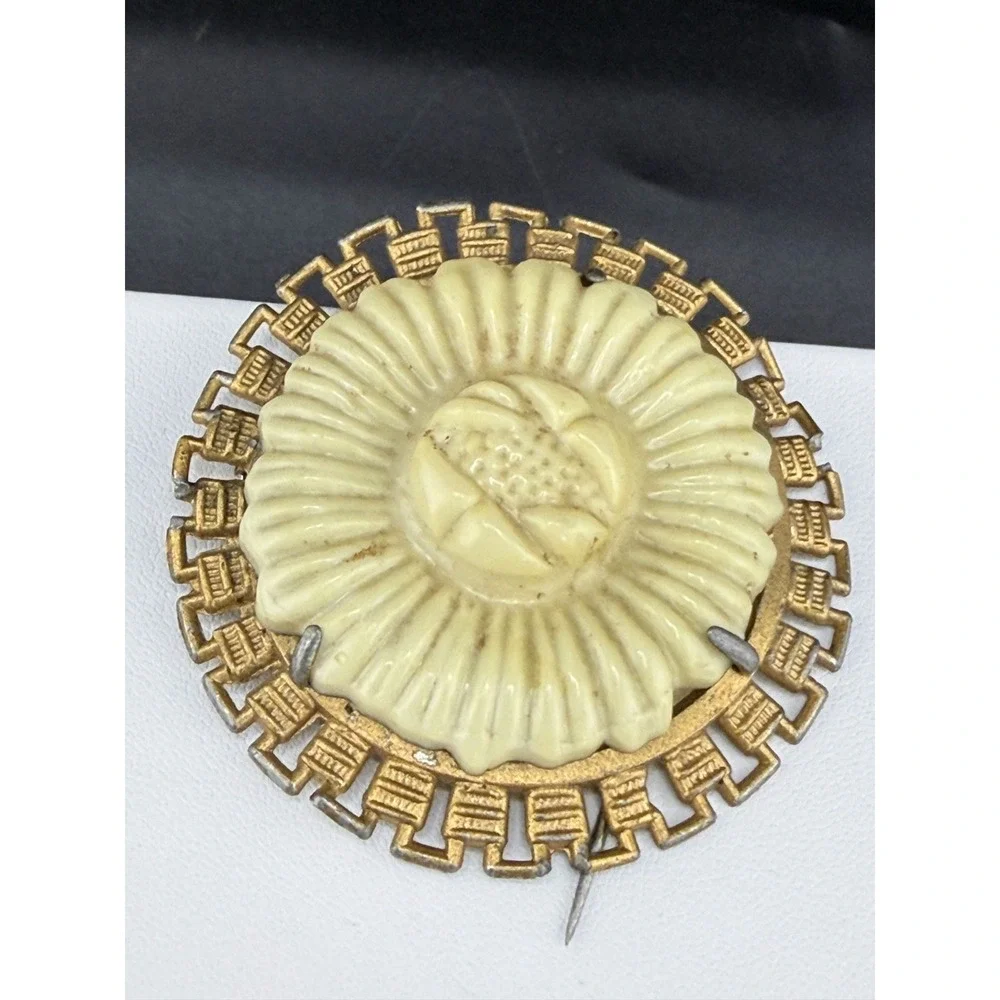 Vintage Celluloid Brooch Molded Flower